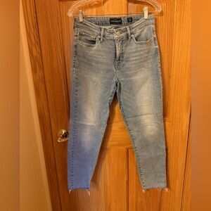 Lucky Brand washed out blue denim ankle skinny jeans. Size 10